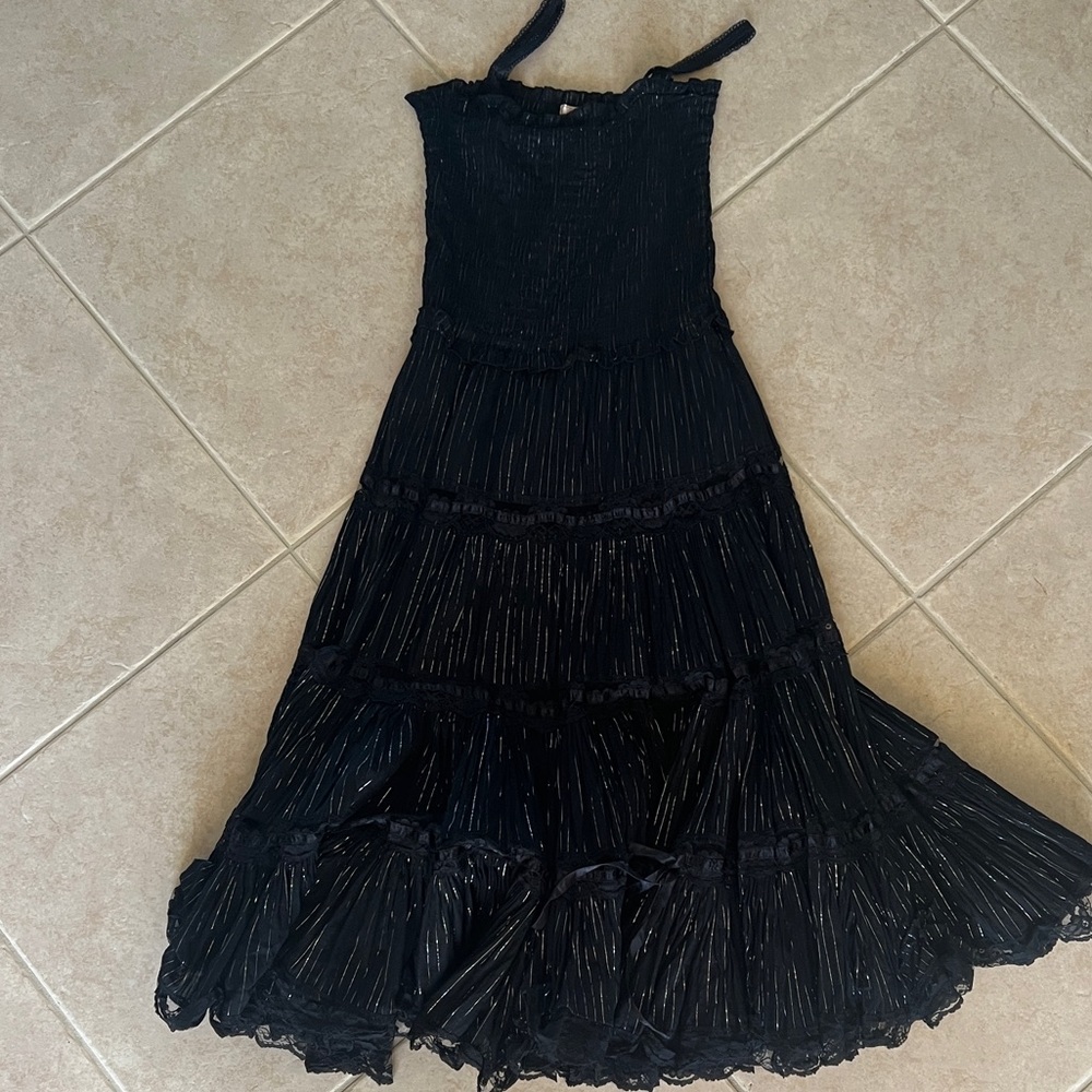 Ready For Fun! Full Skirted Gathered Top Lace With Metallic Thread. Fantastic!